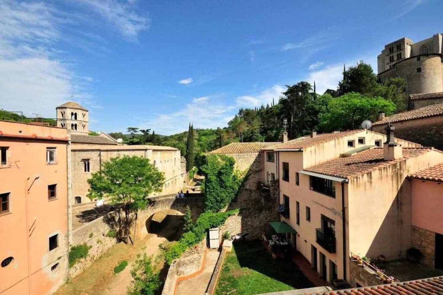 Stunning W Amazing Views In Appartement Gerona